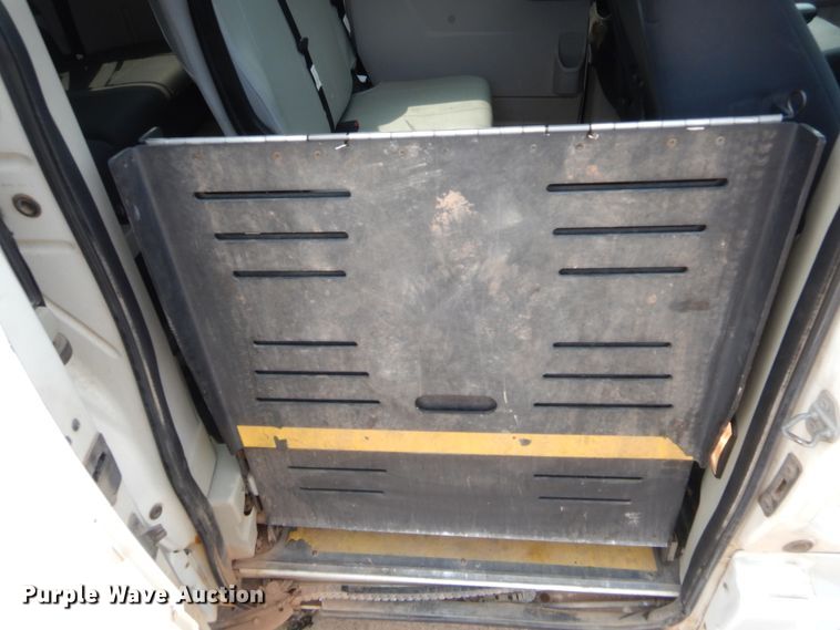 image for item HW9267 2010 Dodge Grand Caravan  van