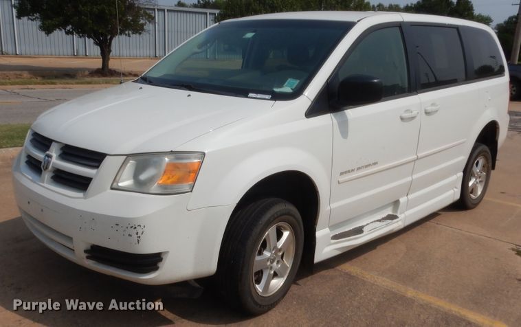 image for item HW9268 2010 Dodge Grand Caravan  van