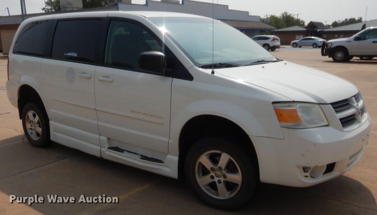 image for item HW9268 2010 Dodge Grand Caravan  van