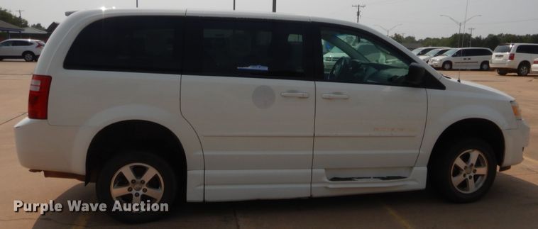 image for item HW9268 2010 Dodge Grand Caravan  van