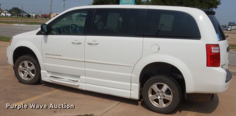 image for item HW9268 2010 Dodge Grand Caravan  van