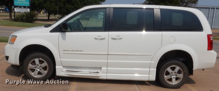 image for item HW9268 2010 Dodge Grand Caravan  van