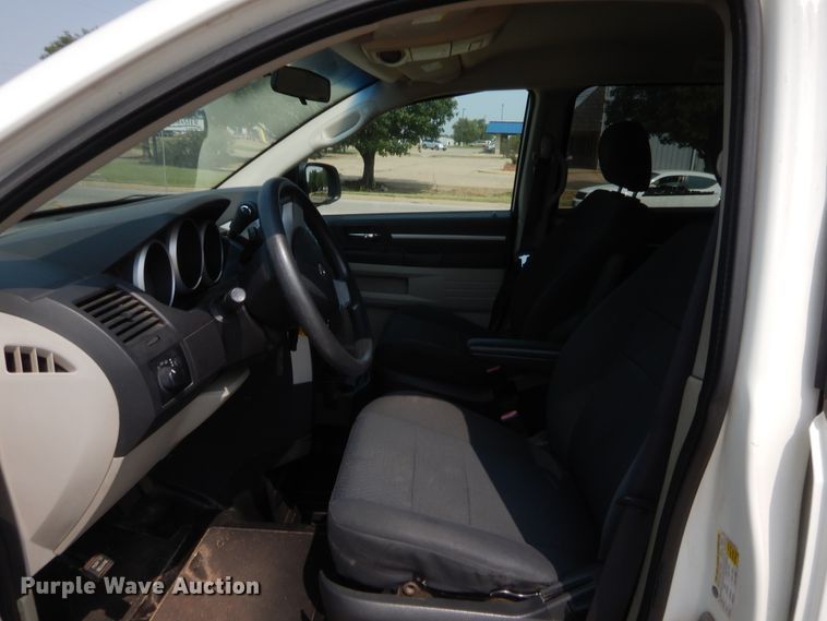 image for item HW9268 2010 Dodge Grand Caravan  van