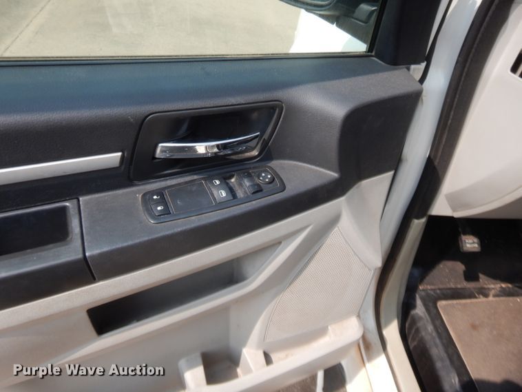 image for item HW9268 2010 Dodge Grand Caravan  van