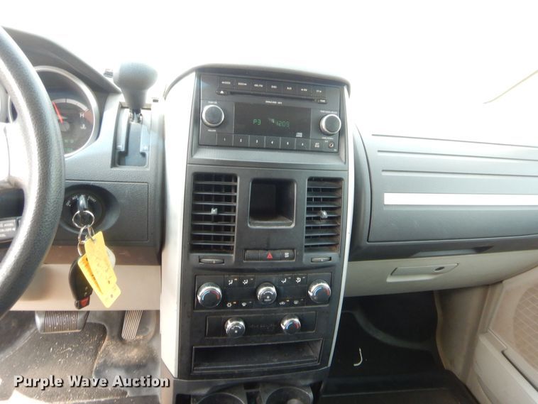 image for item HW9268 2010 Dodge Grand Caravan  van