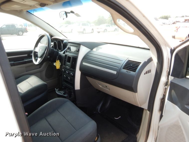 image for item HW9268 2010 Dodge Grand Caravan  van