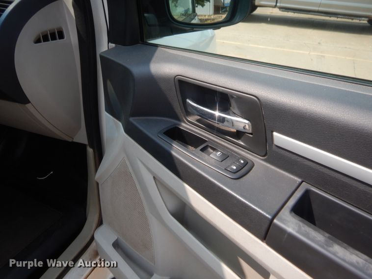 image for item HW9268 2010 Dodge Grand Caravan  van