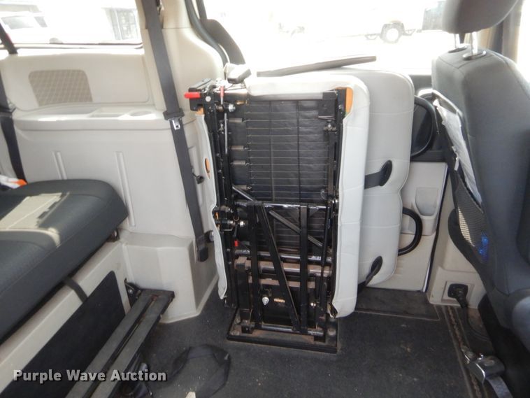 image for item HW9268 2010 Dodge Grand Caravan  van