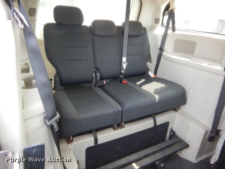 image for item HW9268 2010 Dodge Grand Caravan  van