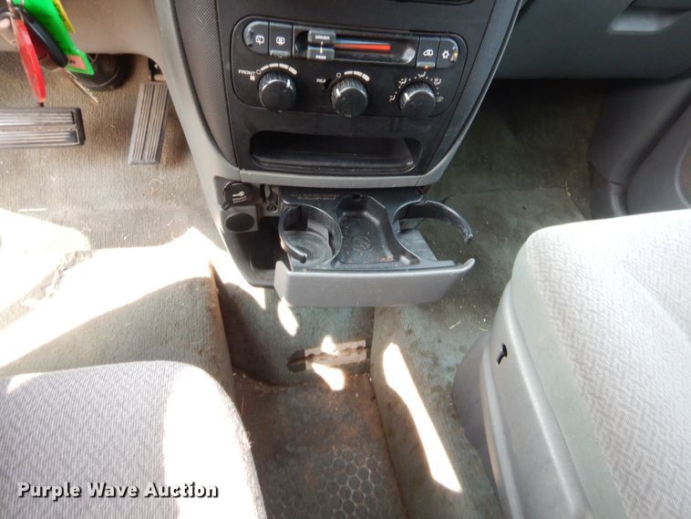 image for item HW9270 2007 Dodge Grand Caravan  van