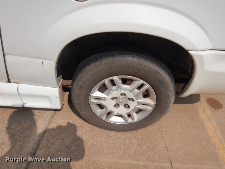 image for item HW9270 2007 Dodge Grand Caravan  van