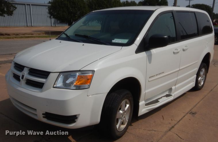 image for item HW9271 2010 Dodge Grand Caravan  van