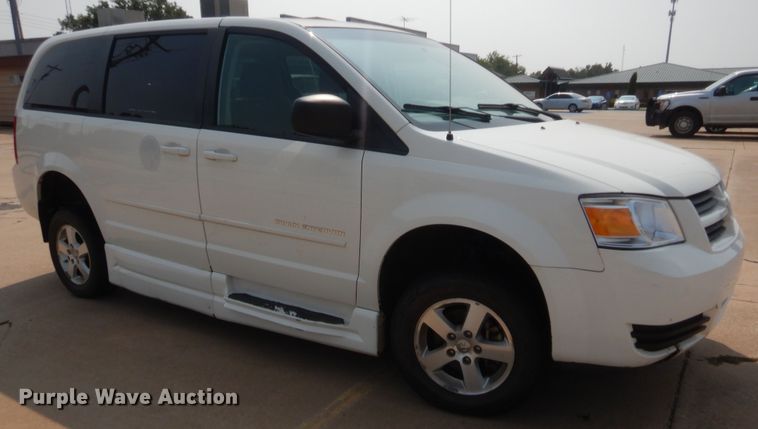 image for item HW9271 2010 Dodge Grand Caravan  van