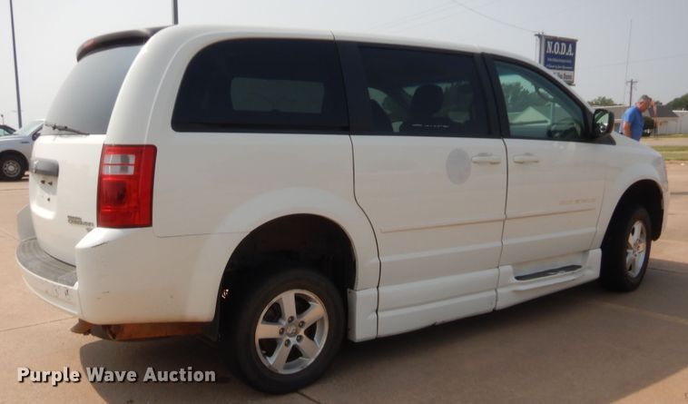 image for item HW9271 2010 Dodge Grand Caravan  van