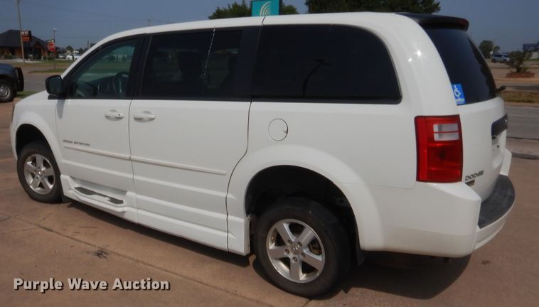 image for item HW9271 2010 Dodge Grand Caravan  van
