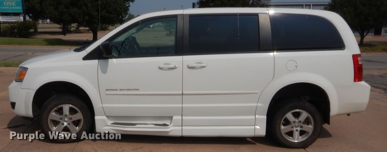 image for item HW9271 2010 Dodge Grand Caravan  van