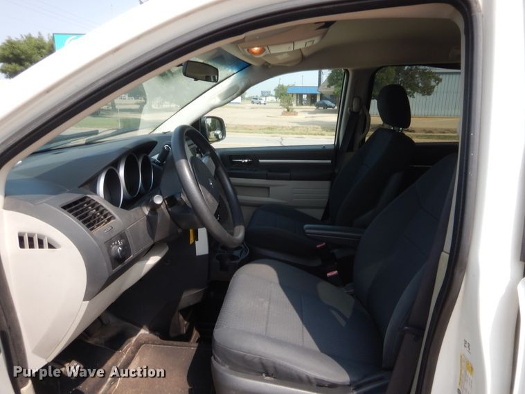 image for item HW9271 2010 Dodge Grand Caravan  van