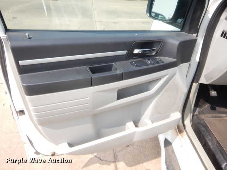 image for item HW9271 2010 Dodge Grand Caravan  van