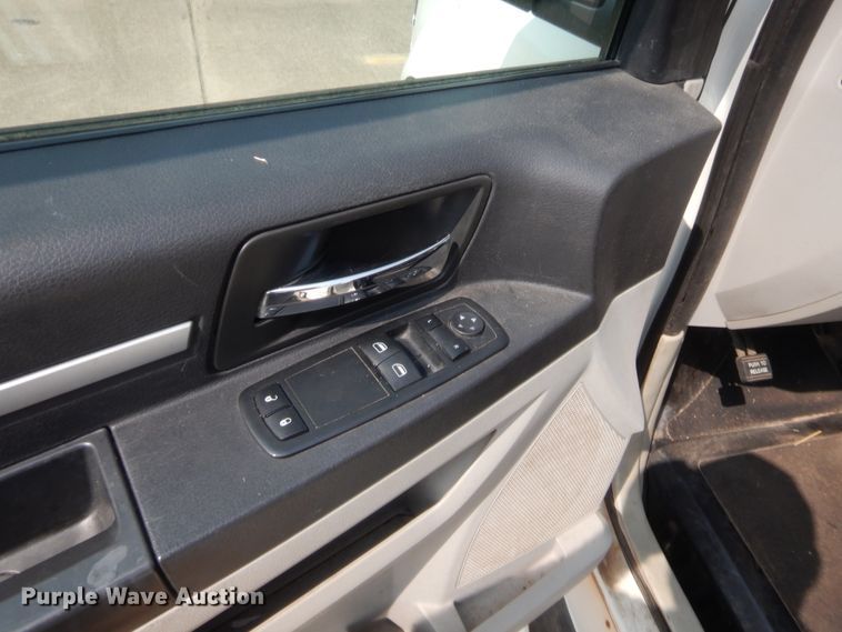 image for item HW9271 2010 Dodge Grand Caravan  van