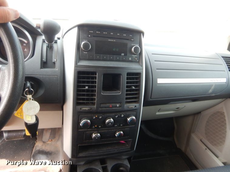 image for item HW9271 2010 Dodge Grand Caravan  van