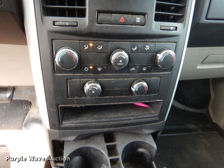 image for item HW9271 2010 Dodge Grand Caravan  van