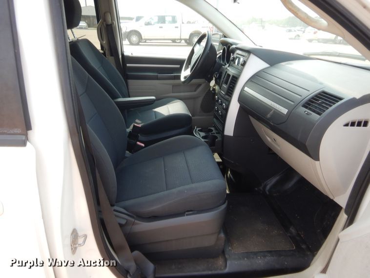 image for item HW9271 2010 Dodge Grand Caravan  van