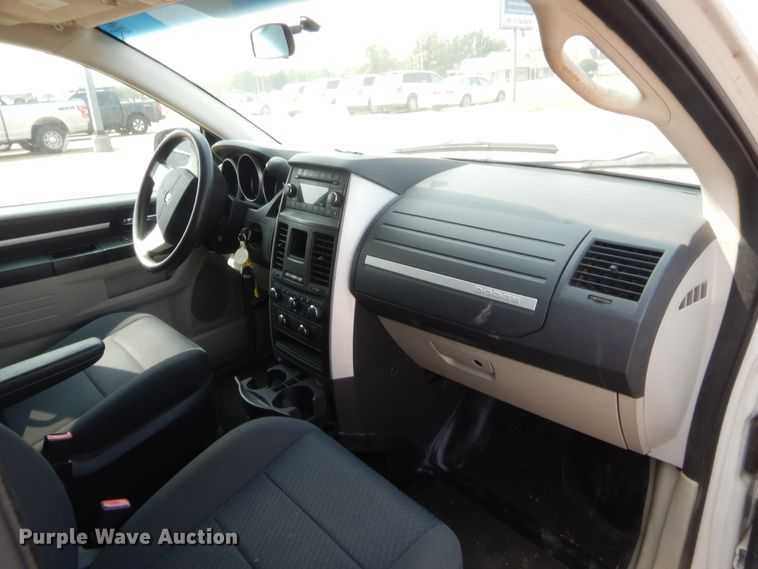 image for item HW9271 2010 Dodge Grand Caravan  van