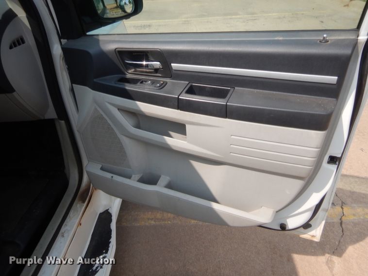 image for item HW9271 2010 Dodge Grand Caravan  van