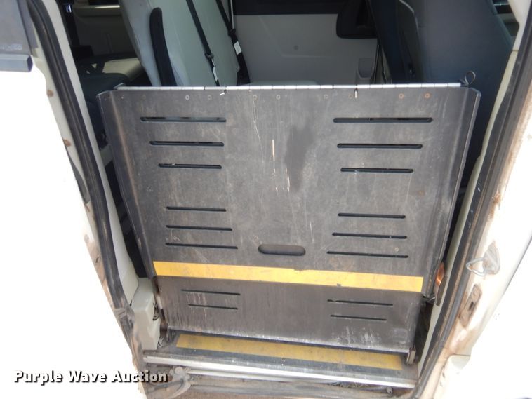 image for item HW9271 2010 Dodge Grand Caravan  van