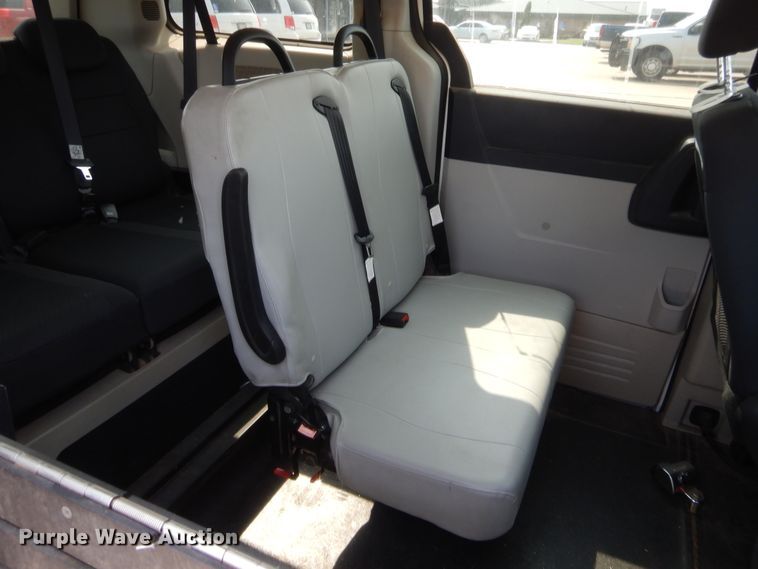 image for item HW9271 2010 Dodge Grand Caravan  van