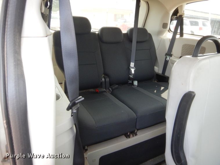 image for item HW9271 2010 Dodge Grand Caravan  van