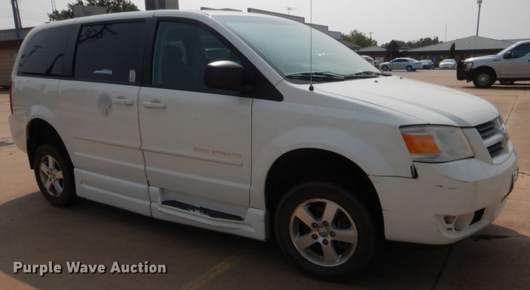 image for item HW9274 2010 Dodge Grand Caravan  van