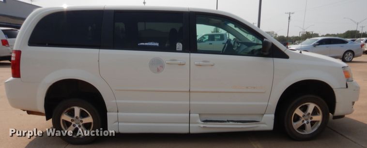 image for item HW9274 2010 Dodge Grand Caravan  van