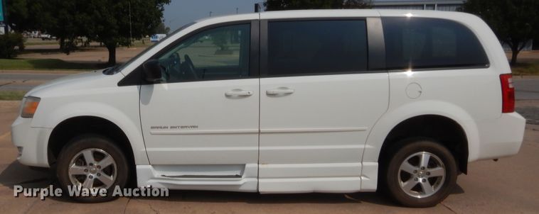 image for item HW9274 2010 Dodge Grand Caravan  van