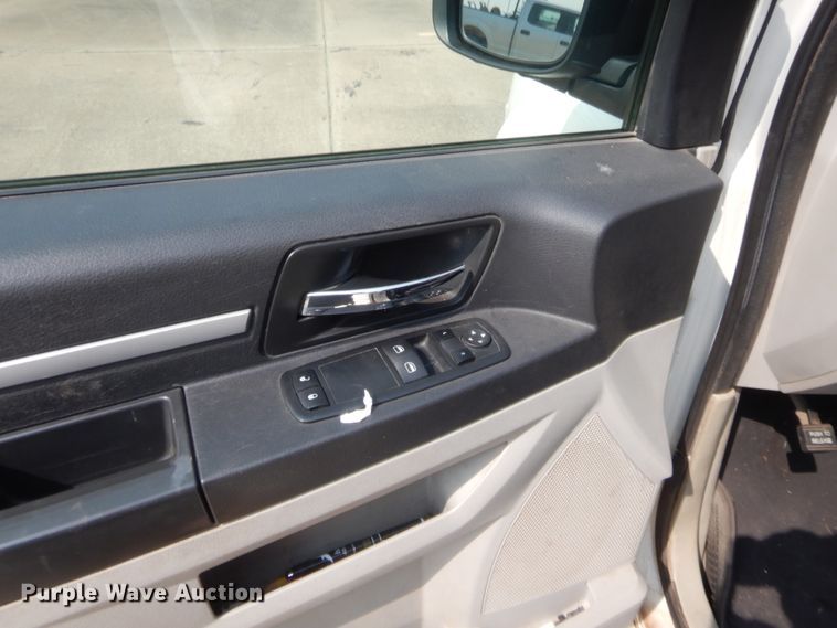 image for item HW9274 2010 Dodge Grand Caravan  van