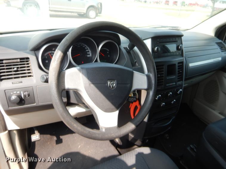 image for item HW9274 2010 Dodge Grand Caravan  van