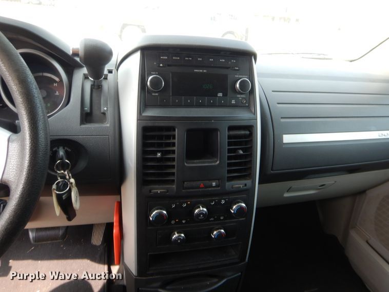 image for item HW9274 2010 Dodge Grand Caravan  van