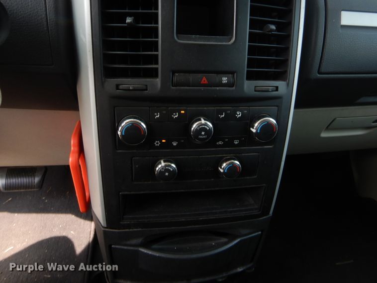 image for item HW9274 2010 Dodge Grand Caravan  van