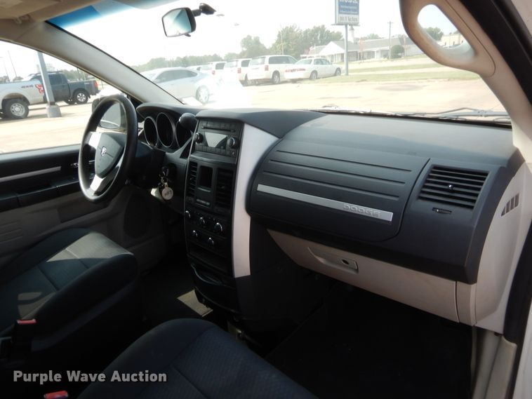 image for item HW9274 2010 Dodge Grand Caravan  van