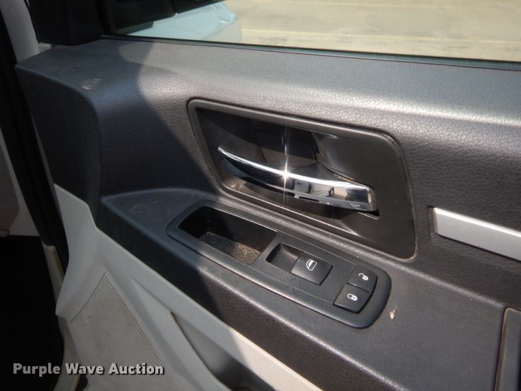 image for item HW9274 2010 Dodge Grand Caravan  van