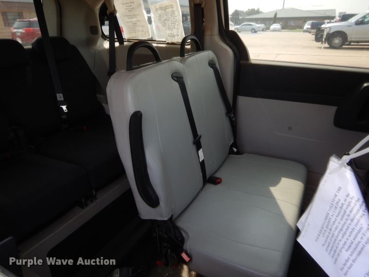 image for item HW9274 2010 Dodge Grand Caravan  van