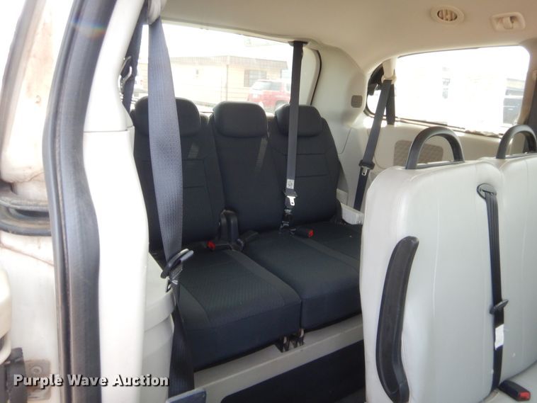 image for item HW9274 2010 Dodge Grand Caravan  van