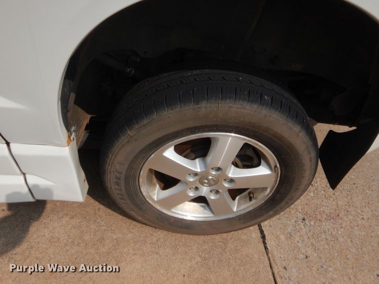 image for item HW9274 2010 Dodge Grand Caravan  van