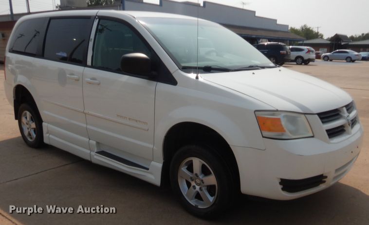 image for item HW9275 2010 Dodge Grand Caravan  van