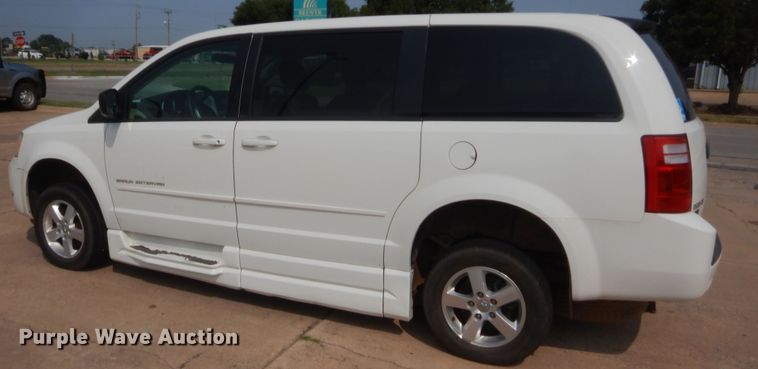 image for item HW9275 2010 Dodge Grand Caravan  van