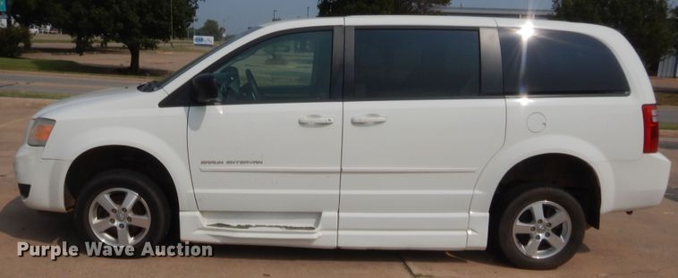 image for item HW9275 2010 Dodge Grand Caravan  van