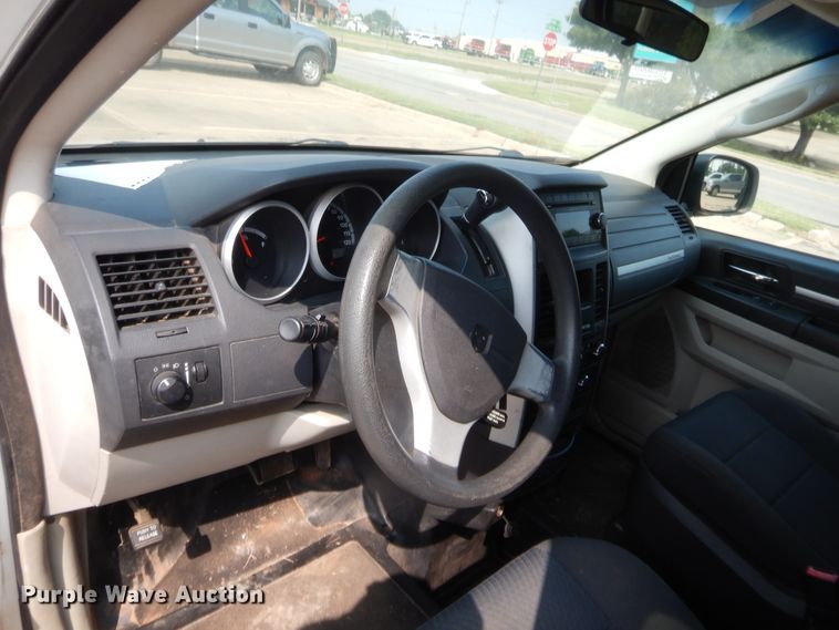 image for item HW9275 2010 Dodge Grand Caravan  van