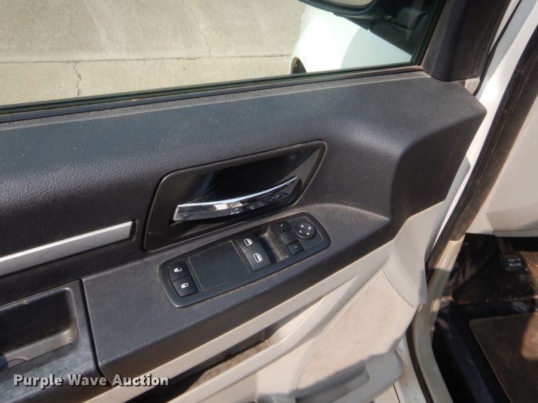 image for item HW9275 2010 Dodge Grand Caravan  van