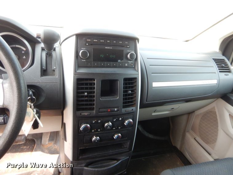 image for item HW9275 2010 Dodge Grand Caravan  van