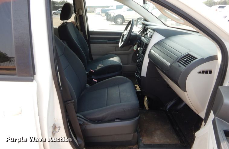 image for item HW9275 2010 Dodge Grand Caravan  van